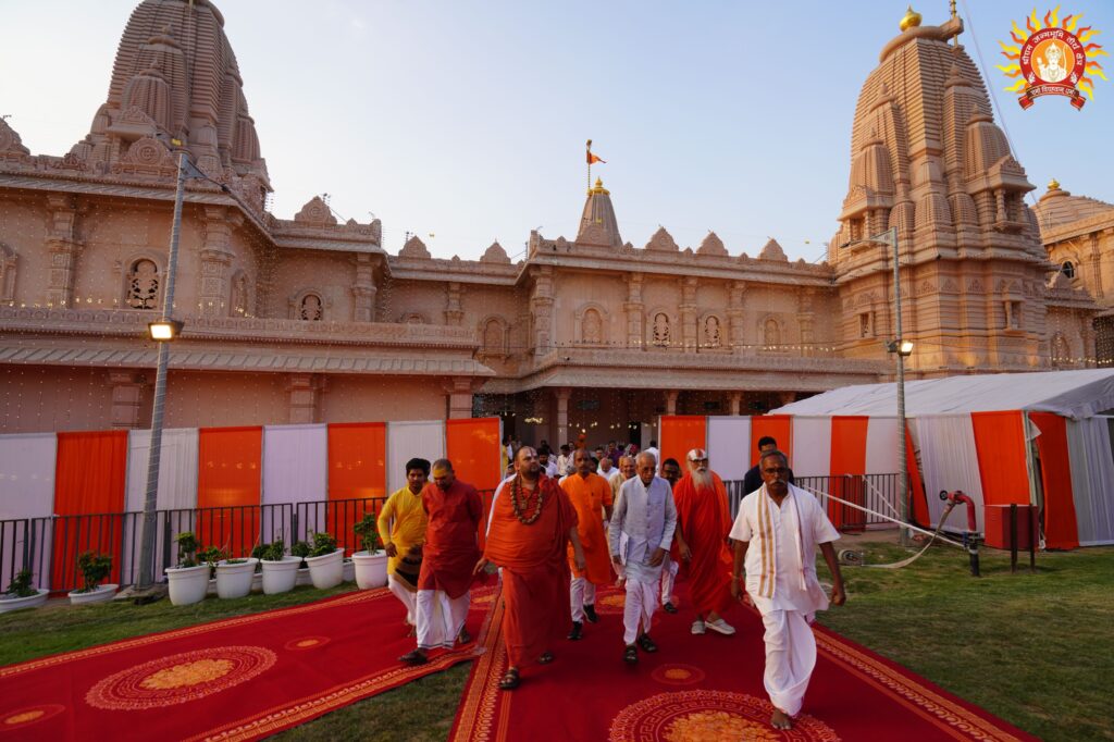 Faith remains steadfast in Ayodhya; crowds of devotees are thronging the court of Ram Lalla. NewG India