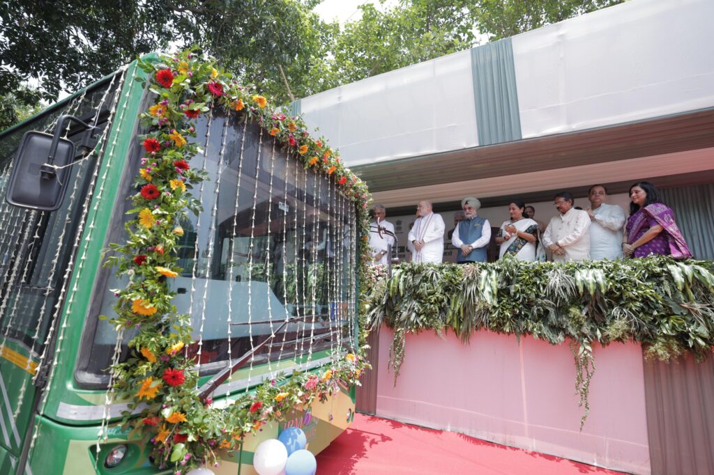 Delhi gets 300 new electric buses; Amit Shah flags them off. NewG India